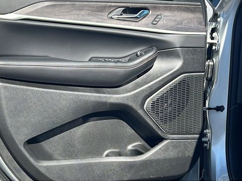 New 2025 Jeep Grand Cherokee Limited w/ Trailer Tow Package image 23