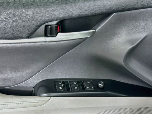 Used 2020 Toyota Camry XLE FWD image 15