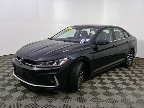 Used 2025 Volkswagen Jetta SE image 5