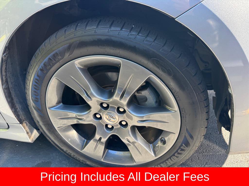 Used 2015 Toyota Sienna SE Premium FWD image 2