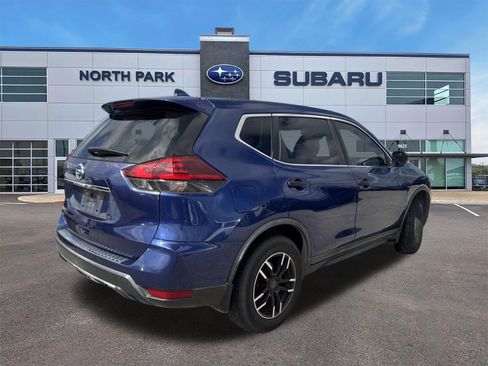Used 2018 Nissan Rogue S FWD image 3