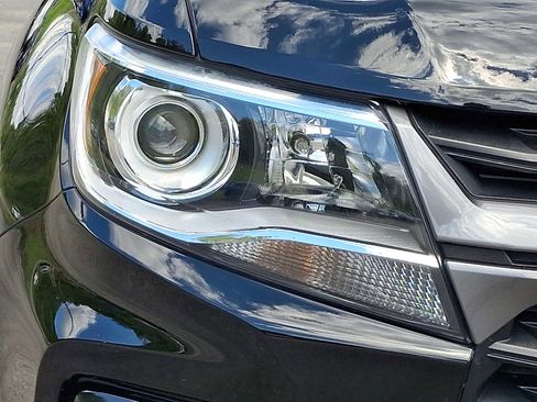 Used 2022 Chevrolet Colorado Z71 AWD/4WD image 9