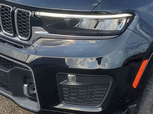 Certified 2023 Jeep Grand Cherokee Overland w/ Luxury Tech Group IV AWD/4WD image 11