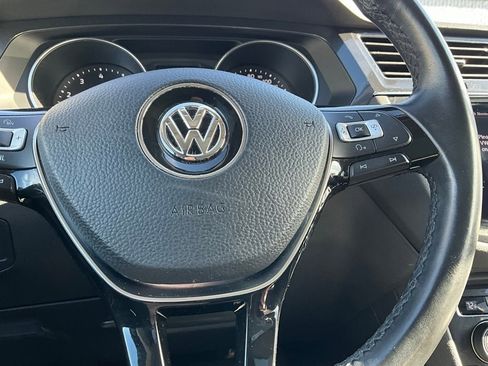 Used 2018 Volkswagen Tiguan SE w/ Panoramic Sunroof Package image 19