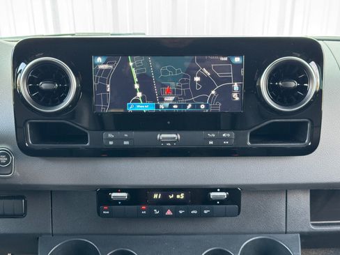 Used 2022 Mercedes-Benz Sprinter 1500 image 23