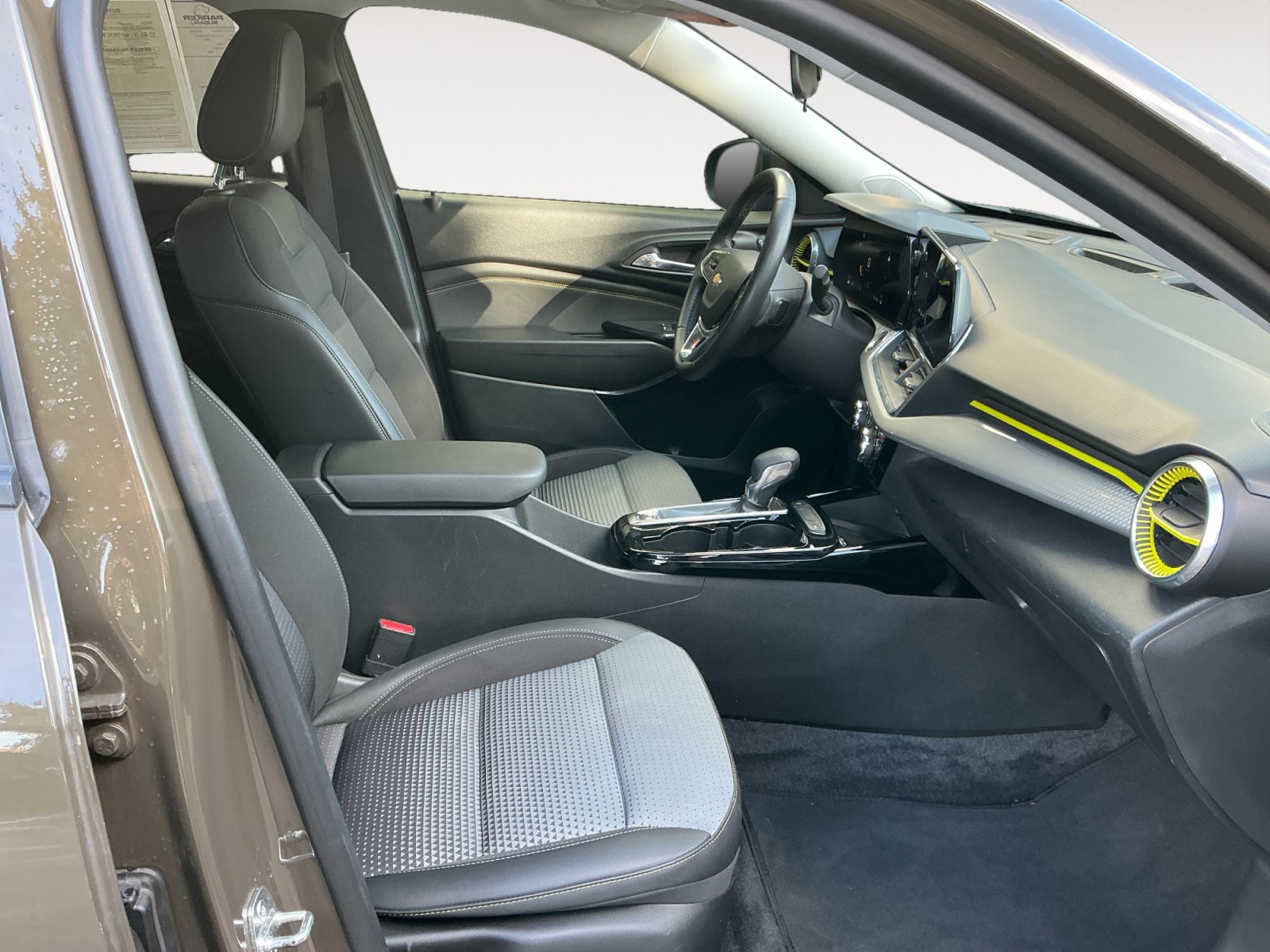 Used 2024 Chevrolet Trax LT w/ Sunroof Package FWD image 15