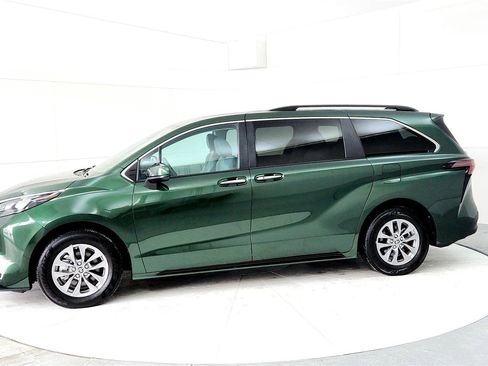 Certified 2024 Toyota Sienna XLE image 3