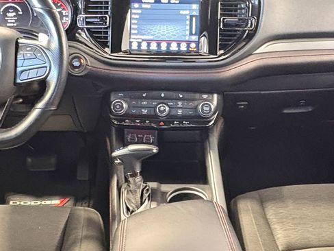 Used 2023 Dodge Durango GT image 3