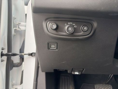 Used 2024 GMC Terrain SLT image 15