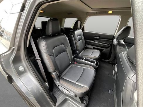 Used 2024 Nissan Pathfinder SL w/ SL Premium Package FWD image 27