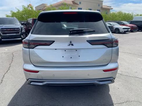 Used 2025 Mitsubishi Outlander SE FWD image 10
