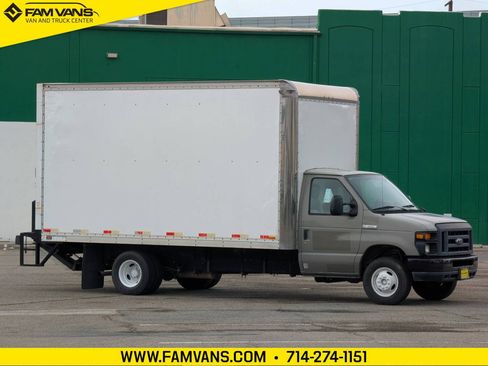 Used 2017 Ford E-350 and Econoline 350 Super Duty image 1