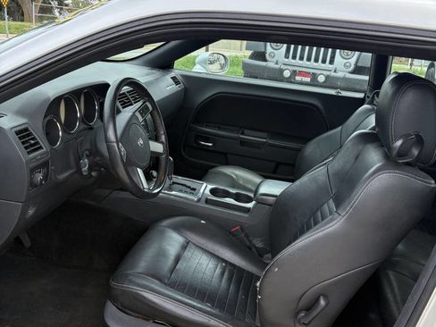 Used 2010 Dodge Challenger R/T image 6