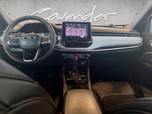 Used 2024 Jeep Compass Latitude AWD/4WD image 3