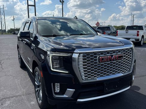 Used 2023 GMC Yukon XL Denali AWD/4WD image 1