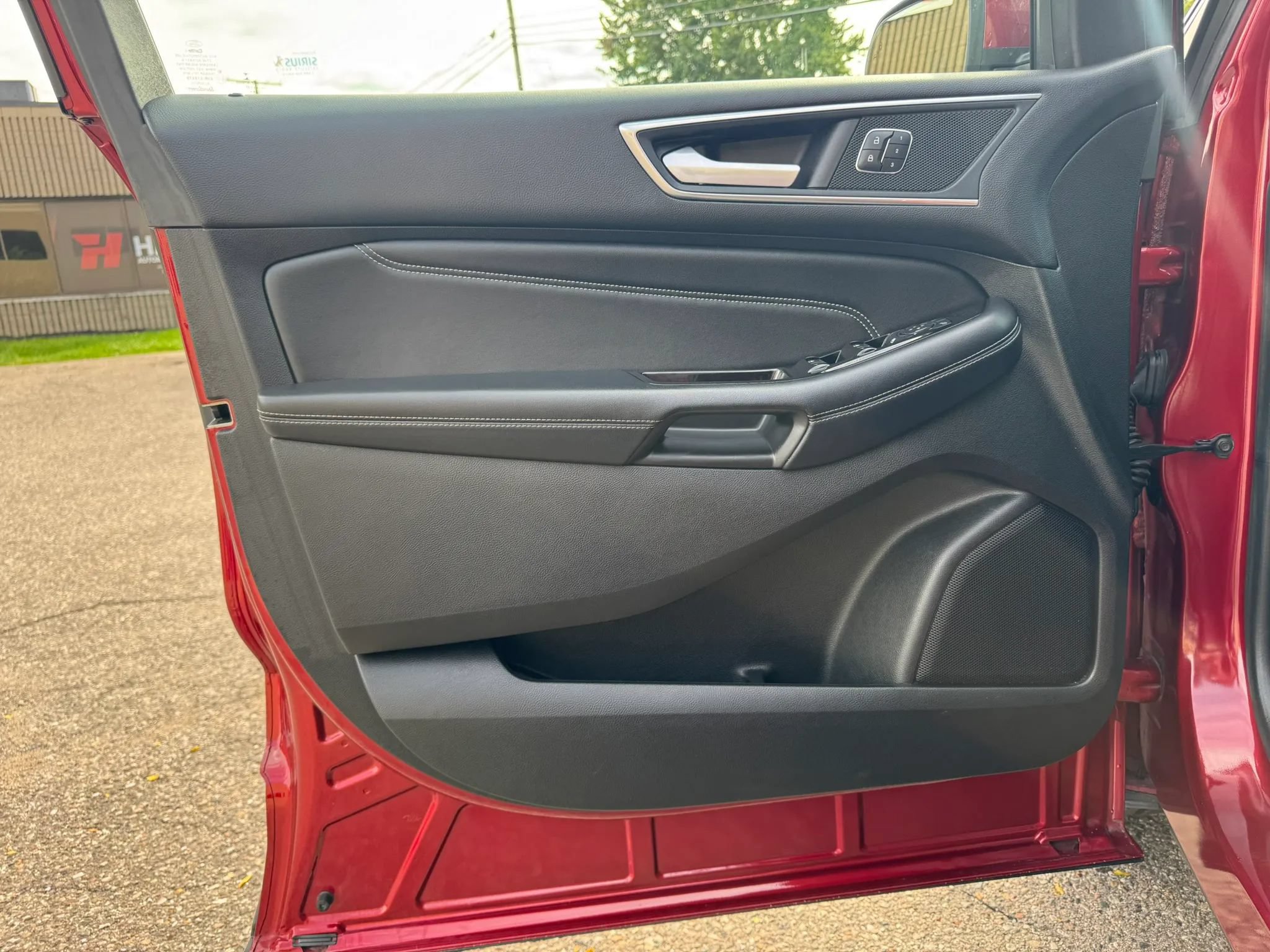 Used 2017 Ford Edge Titanium w/ Equipment Group 302A AWD/4WD image 25