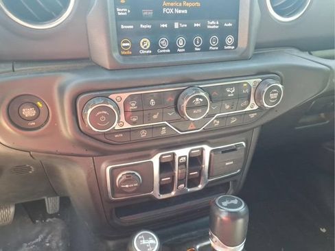 Used 2021 Jeep Wrangler Unlimited Sahara AWD/4WD image 25