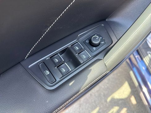 Used 2022 Volkswagen Tiguan SEL R-Line AWD/4WD image 22