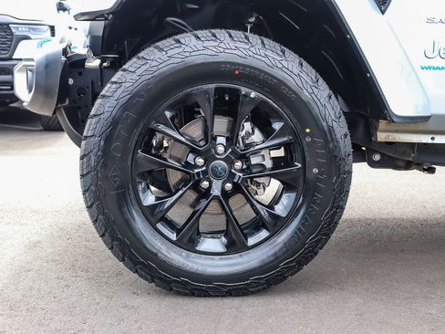 Used 2024 Jeep Wrangler Unlimited Sahara AWD/4WD image 10
