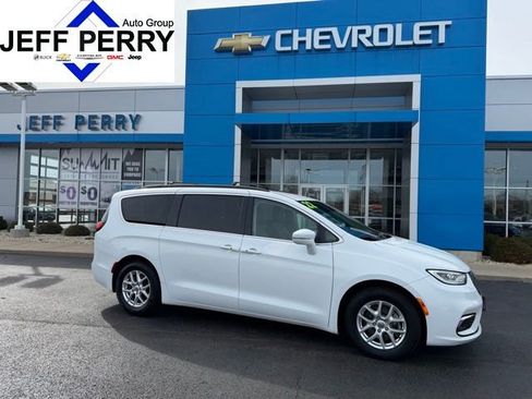 Used 2022 Chrysler Pacifica Touring-L image 1