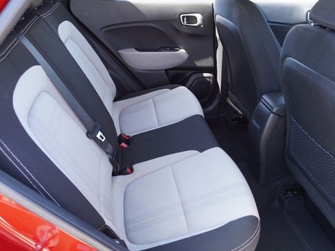 Used 2022 Hyundai Venue SEL image 26