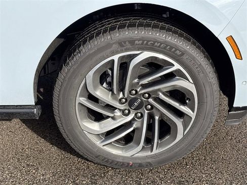 New 2025 Lincoln Navigator L Reserve image 9