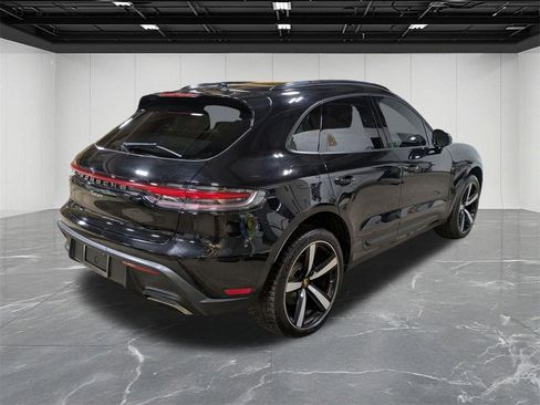 Used 2022 Porsche Macan w/ Premium Package Plus image 5