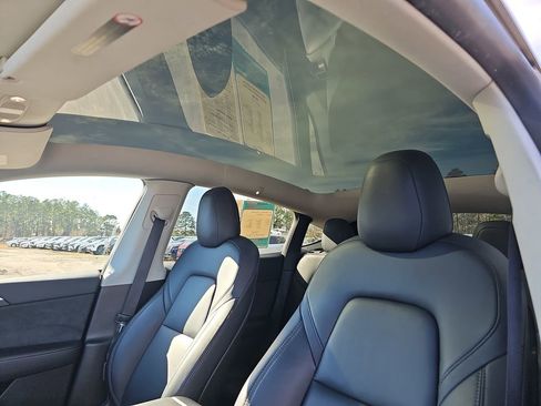 Used 2022 Tesla Model Y Performance image 35