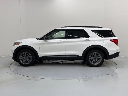 Used 2022 Ford Explorer XLT w/ Equipment Group 202A image 3