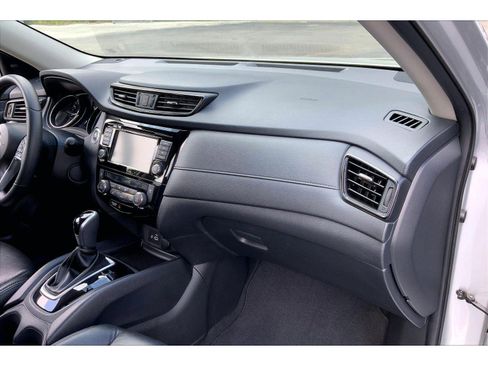 Used 2020 Nissan Rogue SV FWD image 15