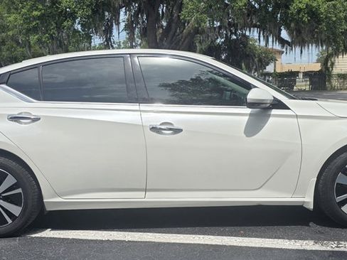 Used 2019 Nissan Altima 2.5 SV FWD image 13