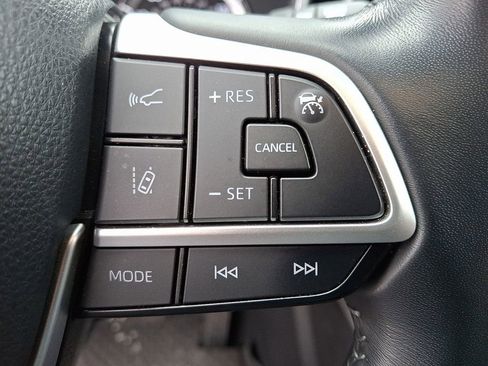 Used 2023 Toyota Highlander XLE image 28