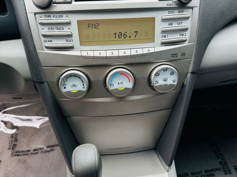 Used 2010 Toyota Camry LE image 11