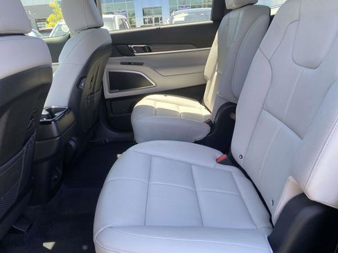 Used 2022 Kia Telluride EX w/ EX Premium Package FWD image 12