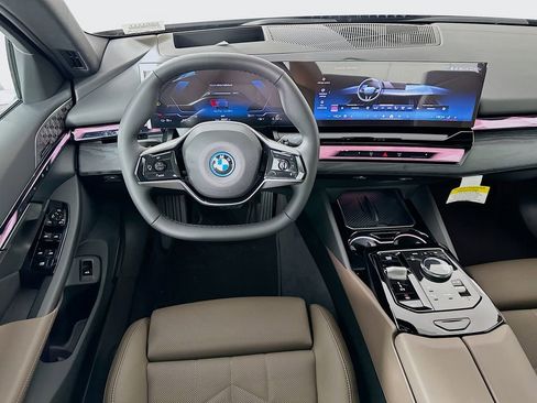 New 2026 BMW i5 eDrive40 w/ Premium Package image 19