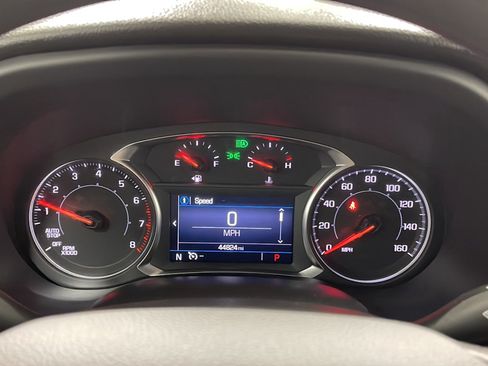 Used 2023 GMC Acadia SLE w/ Driver Convenience Package FWD image 5