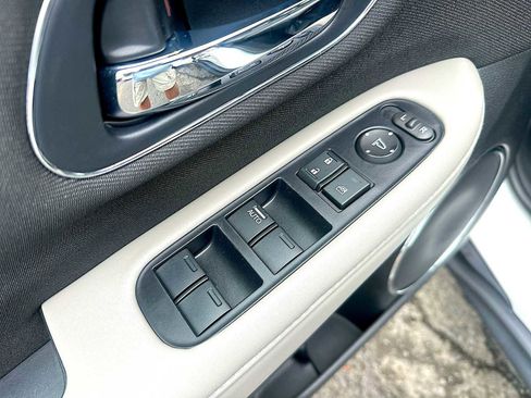 Used 2022 Honda HR-V EX image 15