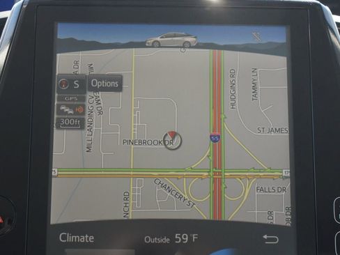 Used 2017 Toyota Prius Prime Premium image 8