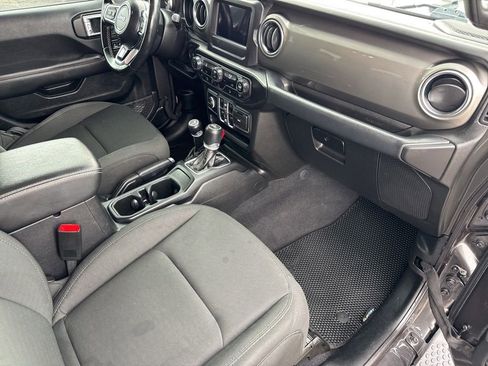 Used 2020 Jeep Wrangler Unlimited Sahara image 25