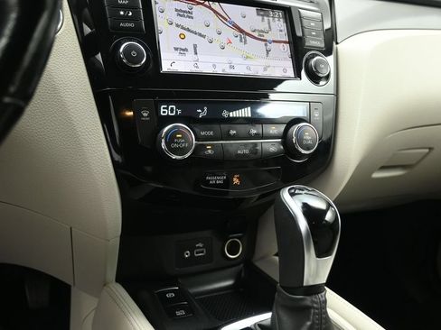 Used 2020 Nissan Rogue Sport SL w/ Premium Package FWD image 16