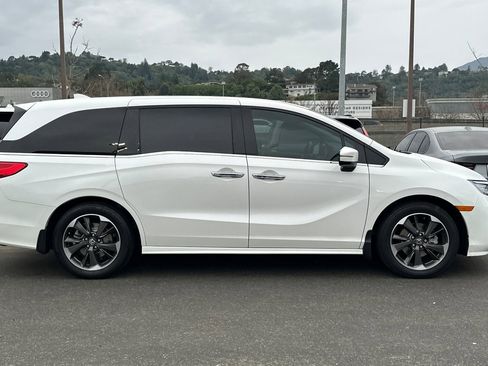 Used 2024 Honda Odyssey Elite image 8