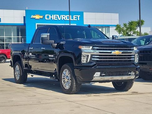 Used 2022 Chevrolet Silverado 2500 High Country w/ Technology Package AWD/4WD image 2