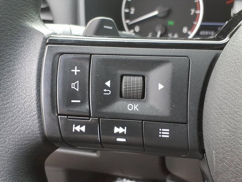 Used 2021 Nissan Rogue SV image 16