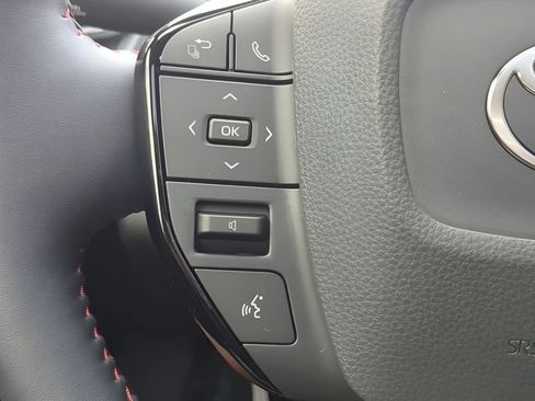 New 2025 Toyota Prius Plug-In Hybrid FWD image 25
