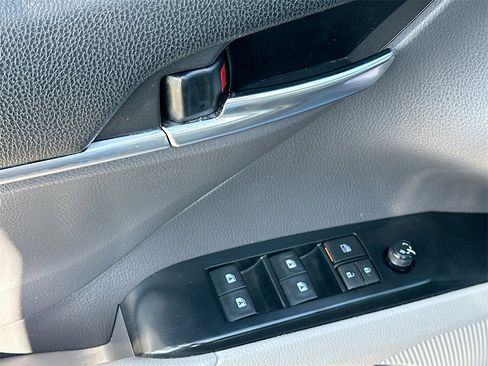 Used 2019 Toyota Camry SE image 17