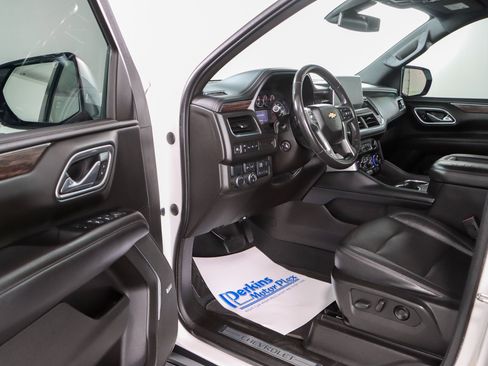 Used 2021 Chevrolet Tahoe LT w/ LT Signature Package RWD image 3