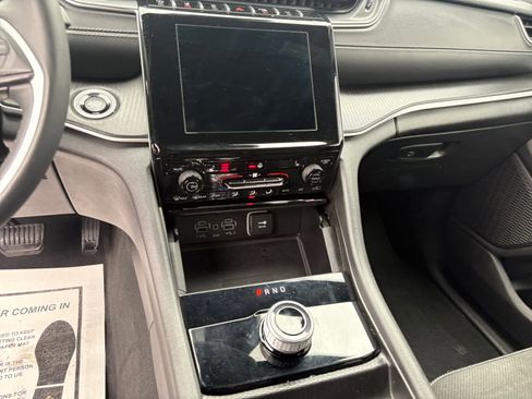 Used 2023 Jeep Grand Cherokee Altitude image 14