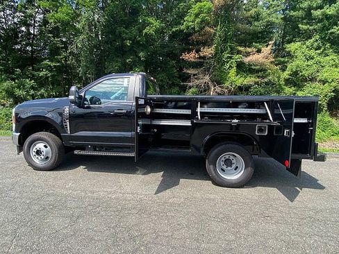 New 2025 Ford F350 XL w/ XL Chrome Package image 4