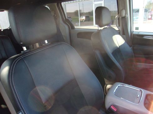 Used 2019 Dodge Grand Caravan SXT FWD image 14