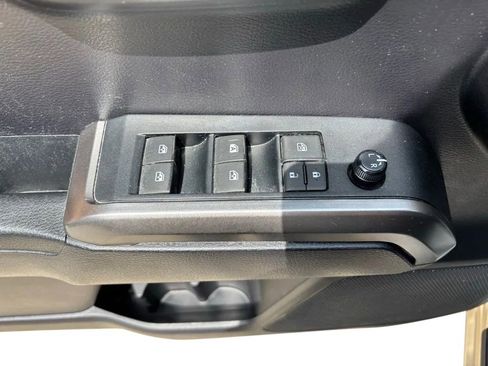 Used 2020 Toyota Tacoma SR5 AWD/4WD image 23